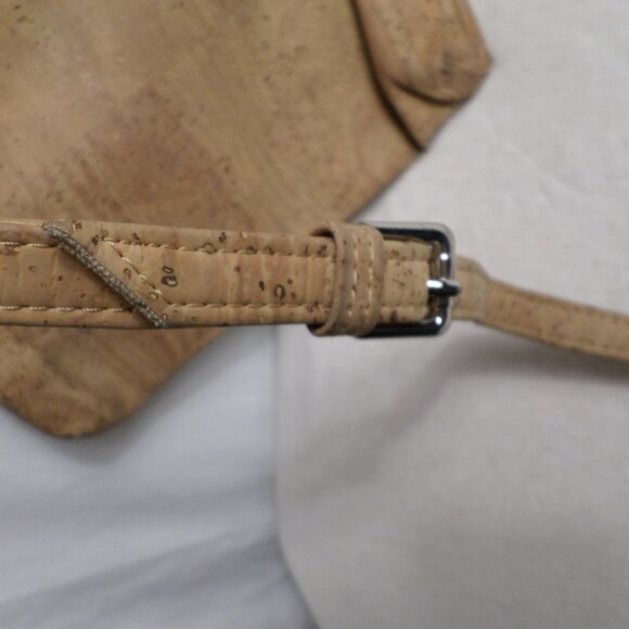 Small Cork Corkor Crossbody Zippered Bag - Picture 6 of 8
